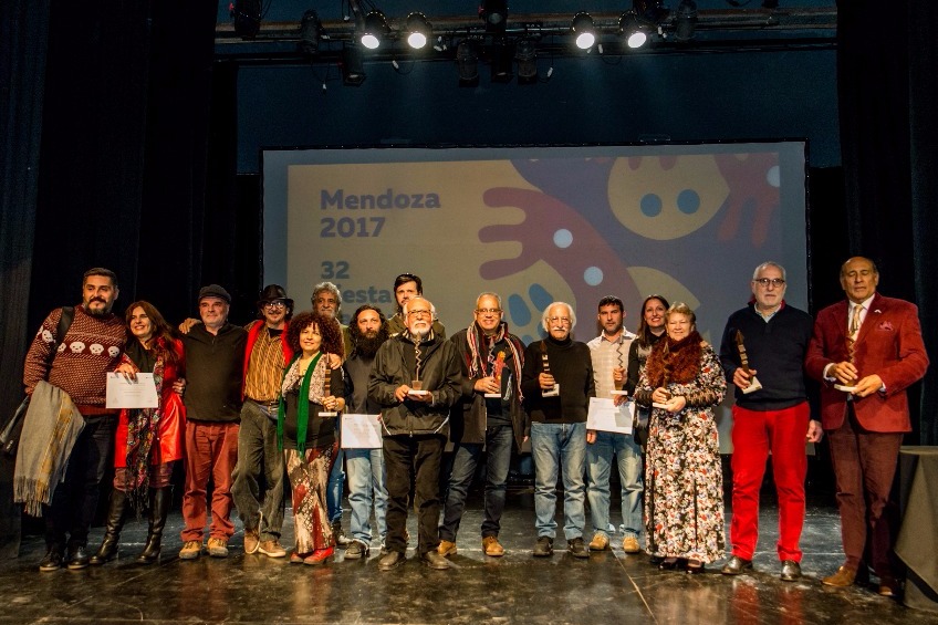 Referentes del teatro argentino homenajeados por el Instituto Nacional del Teatro en la Fiesta Nacional.